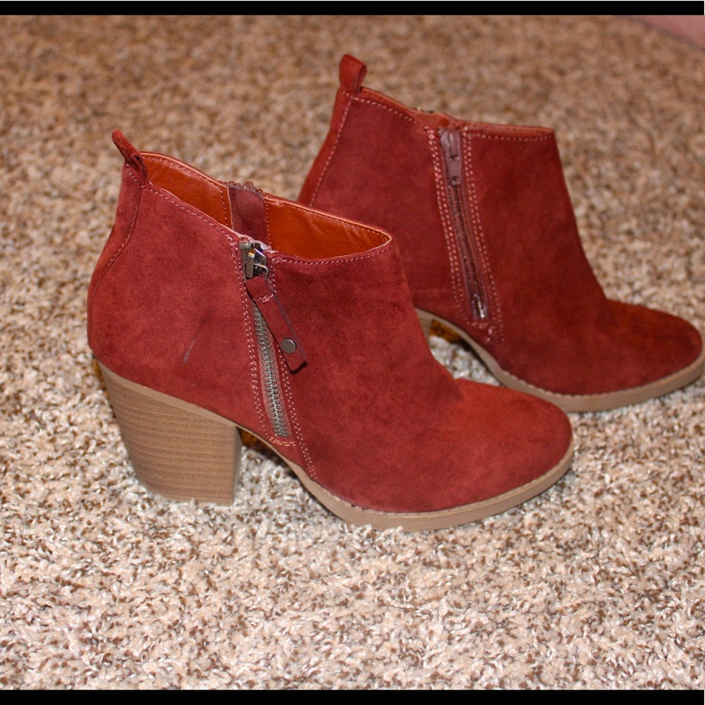 Universal Thread Suede Booties